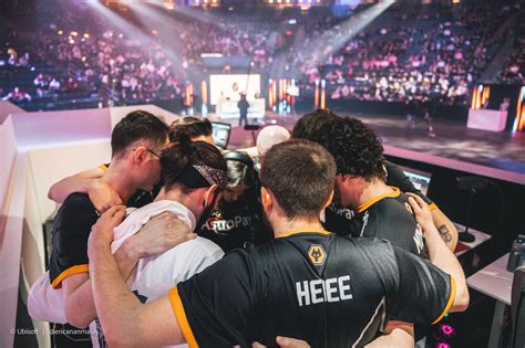 Wolves Esports 